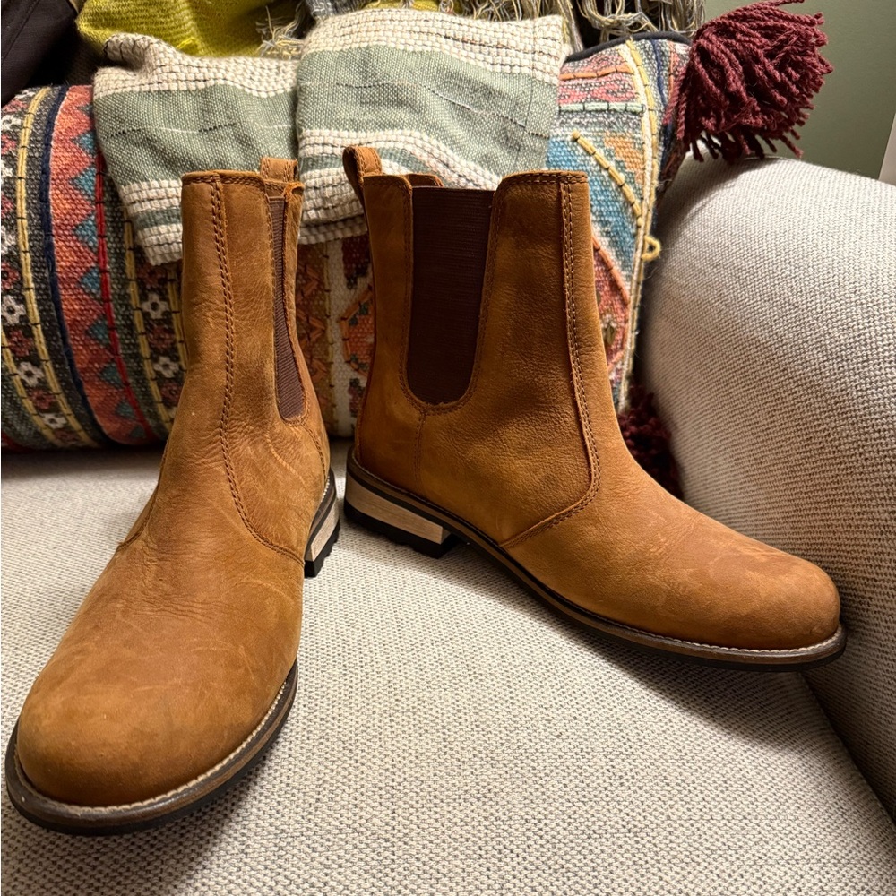 Kodiak Alma Chelsea Boot - women’s 10, Barley- New, excellent condition